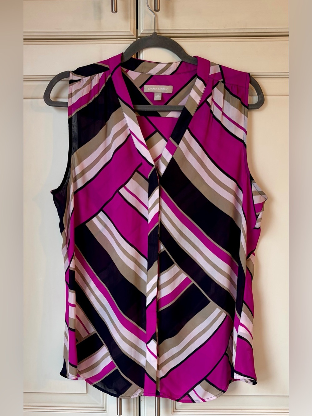 Banana Republic Sleeveless V-Neck Striped Blouse sz 14